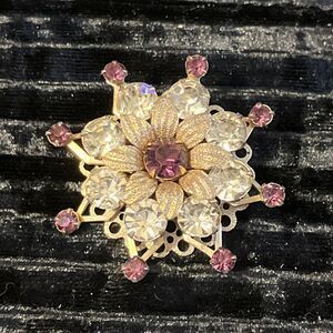 Stunning Vintage 3 Tier Gold Tone Purple & Clear Prong Set Rhinestone Brooch Pin